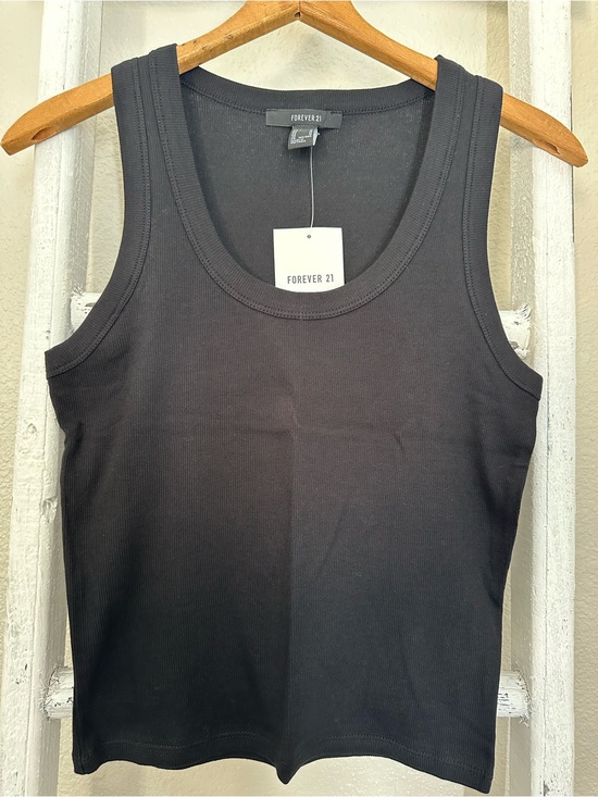 Forever 21 Tops - NWT Forever 21 Black Ribbed Scoop Neck Tank Top